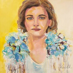 Frau mit Blumenumhang